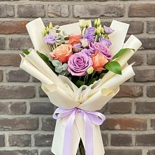 Букет цветов из:  Лизиантусы и Розы в Шербакуле