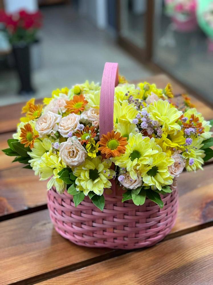 Цветочная композиция из Хризантемы и Розы в корзине в Шербакуле